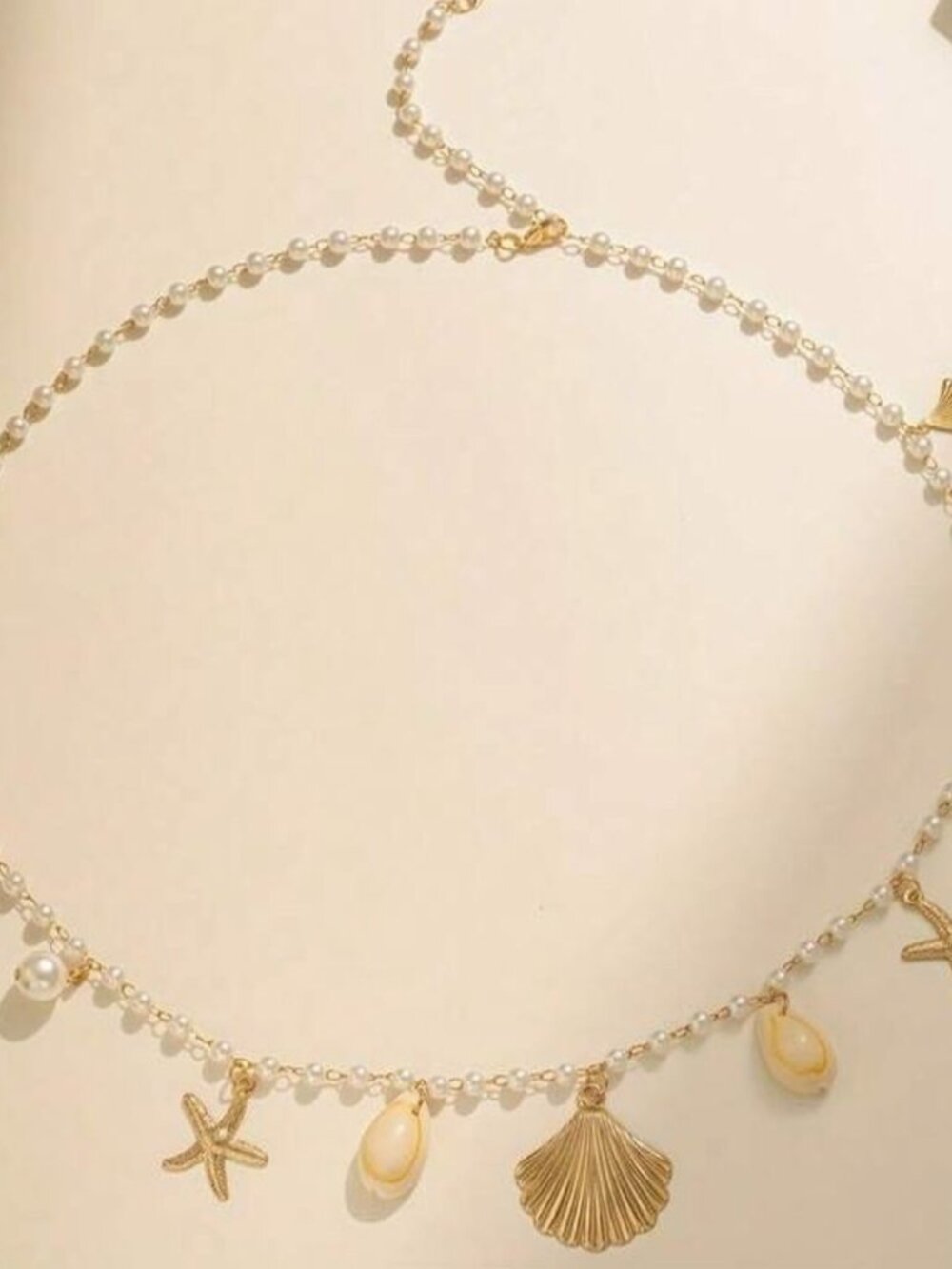Gold and WhiteShell Charm belt M554
